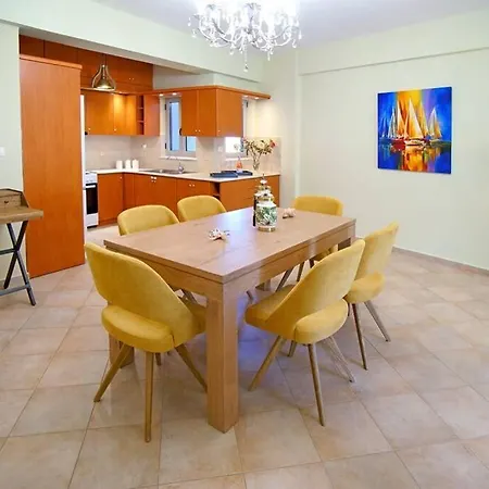 Apartment Luxury Kyparissia