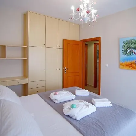Apartment Luxury Kyparissia